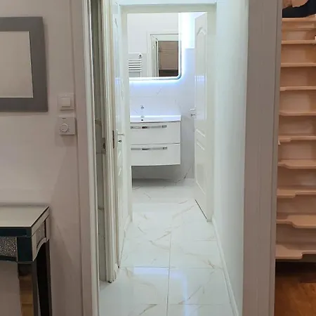 Premium Right Under Buda Castle شقة