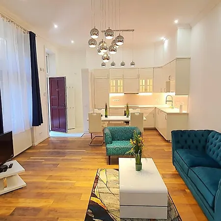 Apartment Premium Right Under Buda Castle *